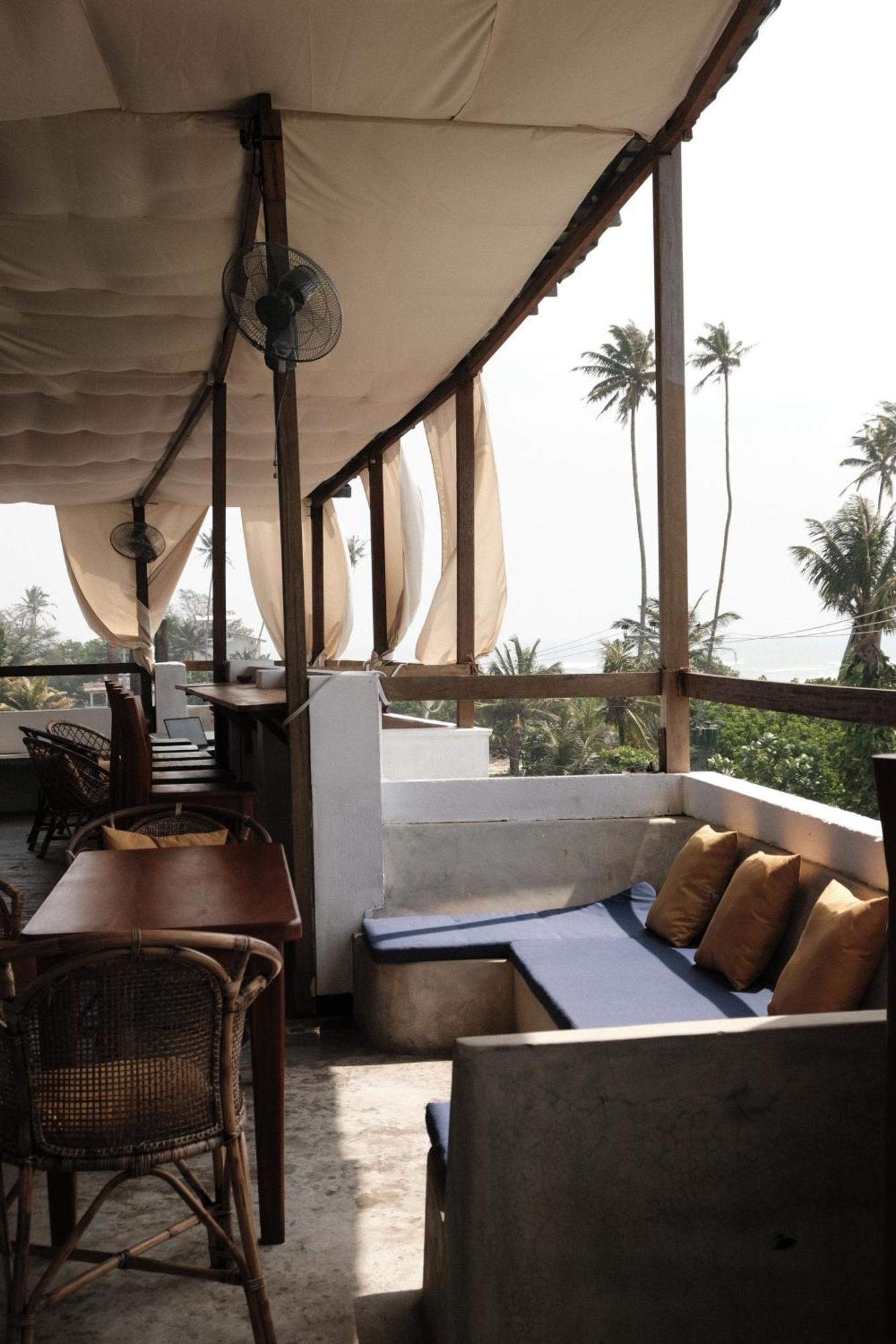 Ruma Surf Hotel Ahangama Ngoại thất bức ảnh