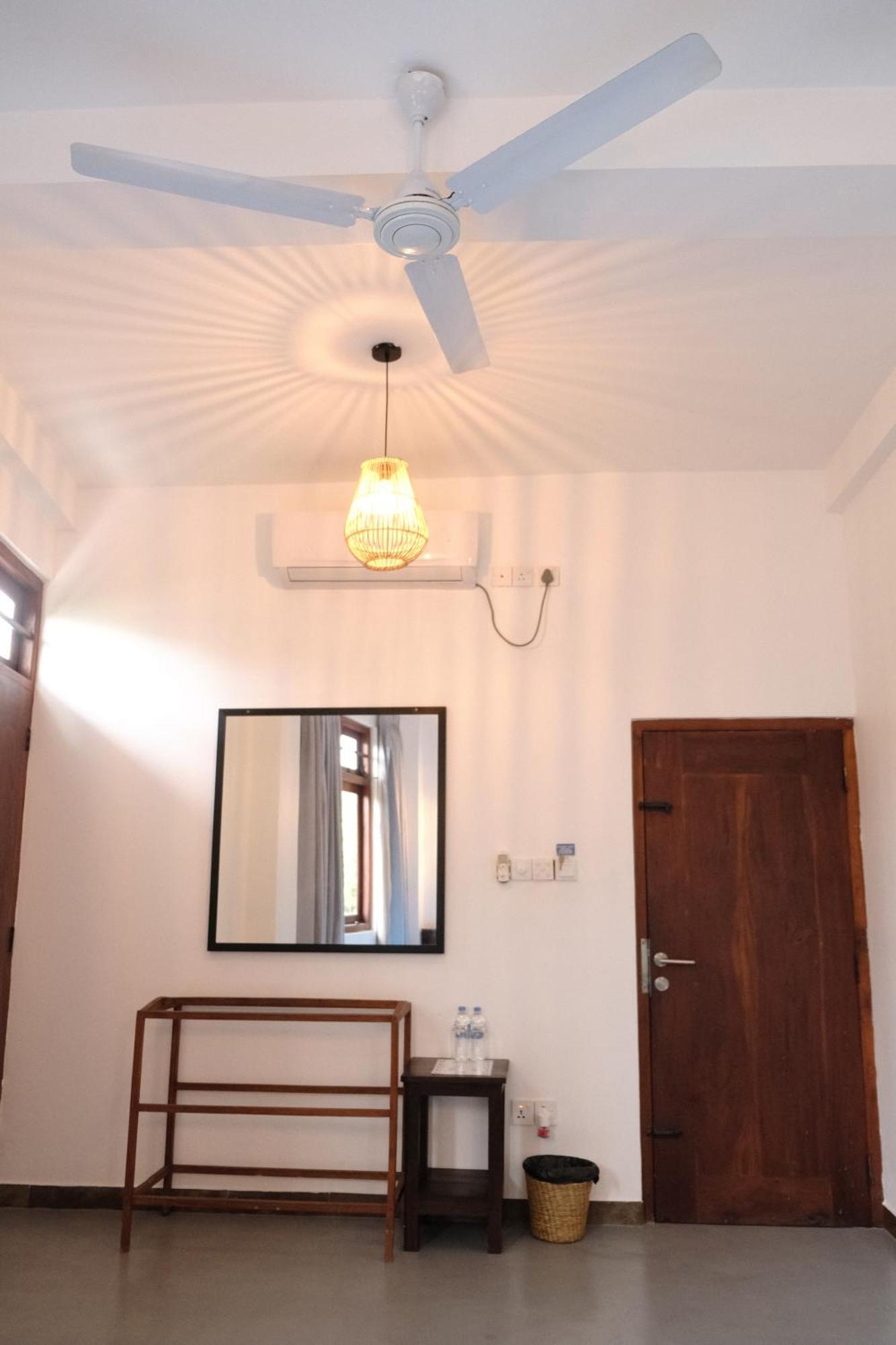 Ruma Surf Hotel Ahangama Ngoại thất bức ảnh